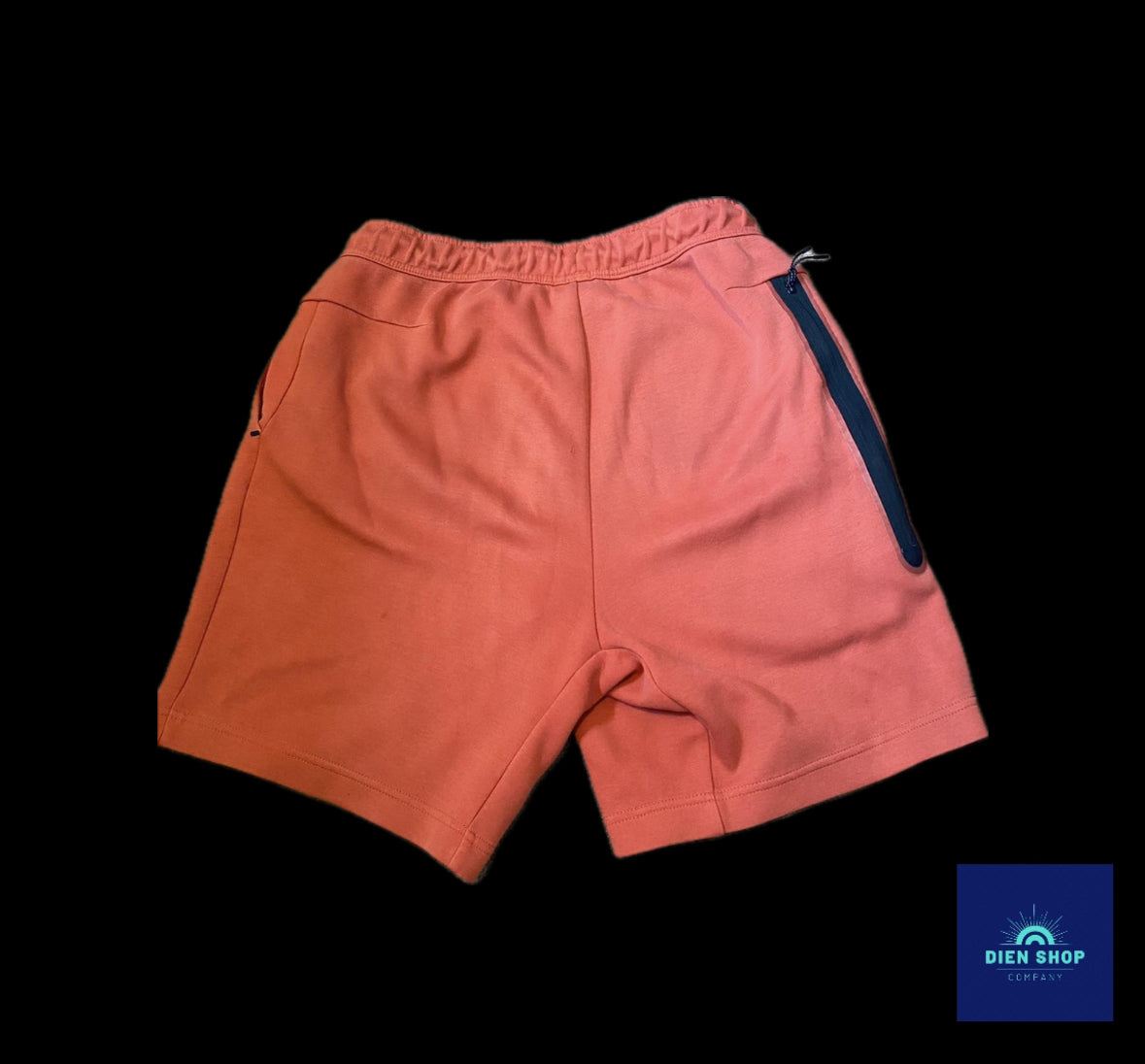 Nike Sportswear Tech Fleece Shorts
Red