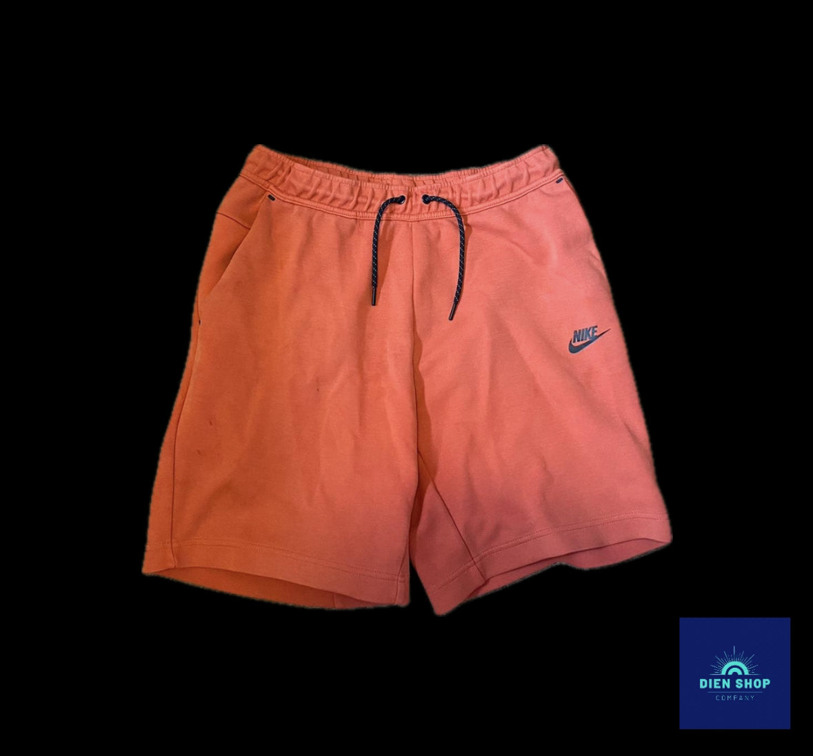 Nike Sportswear Tech Fleece Shorts
Red